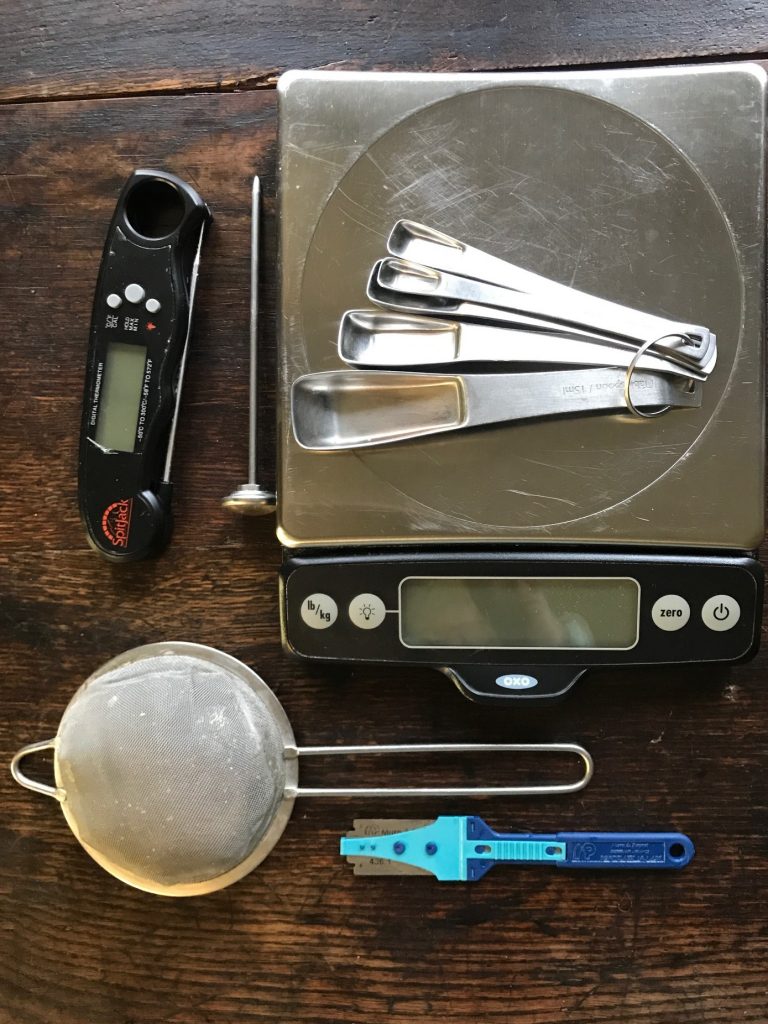 Small tools and thermometer for bread making