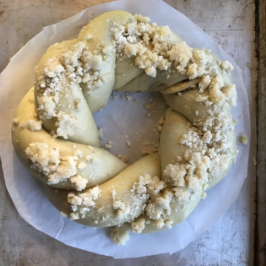 Wreath of dough with streusel